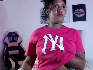 Naeily nude and sexy before cam for live chat