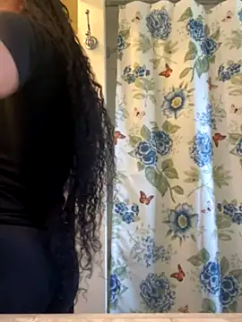 QueenNatural nude stripping on cam for live sex video chat