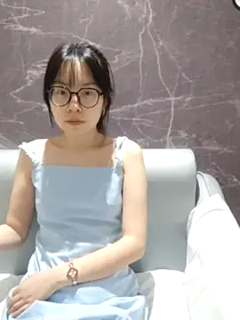 qxyqxy nude stripping on cam for live sex video chat