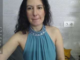 Sabrina-milf nude and sexy before cam for live chat