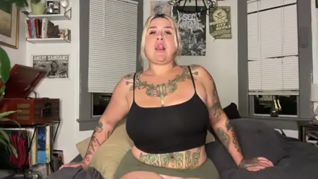 Sad1st1kSadie nude stripping on cam for live sex video chat