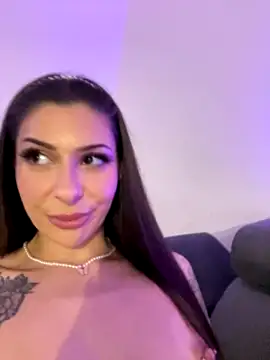 Sassy-Susie nude stripping on cam for live sex video chat