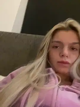 Sexy_blonde_babe69 nude stripping on cam for live sex video chat