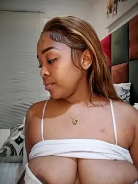 sexyTHANDO nude stripping on cam for live sex video chat