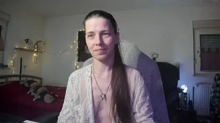 SkinnySunny nude stripping on cam for live sex video chat