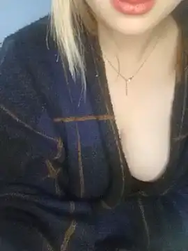 Soufiya nude stripping on cam for live sex video chat