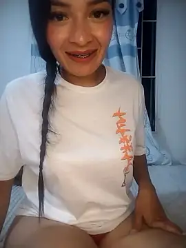 Thamara-Mendoza nude stripping on cam for live sex video chat