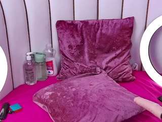 Unicorn-Girll nude and sexy before cam for live chat