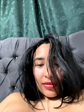 Veronica750_ nude stripping on cam for live sex video chat