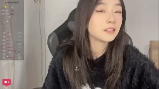 wenwen-baby nude stripping on cam for live sex video chat