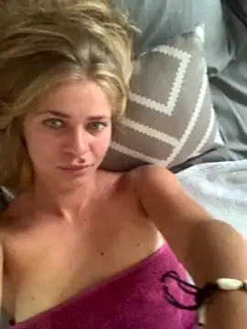 wow_porn nude stripping on cam for live sex video chat