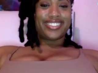 Yin Yen nude and sexy before cam for live chat