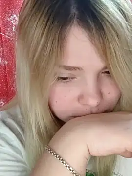 Zuli_Kiska nude stripping on cam for live sex video chat