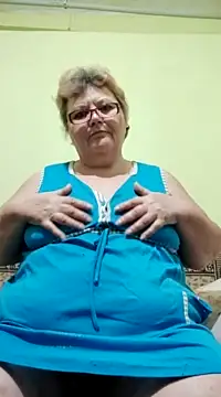 AlenushkaGold nude stripping on cam for live sex video chat