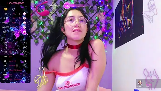Alice_Hott- nude stripping on cam for live sex video chat