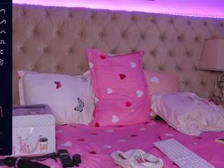 AliciaRey LaBichota Mamasita nude and sexy before cam for live chat