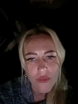 aligatorul nude stripping on cam for live sex video chat