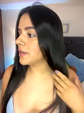 AmelieSmiths nude stripping on cam for live sex video chat