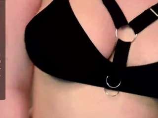 AnnAirena nude and sexy before cam for live chat