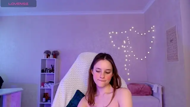Britney_Ross nude stripping on cam for live sex video chat
