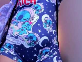 Chantal nude and sexy before cam for live chat