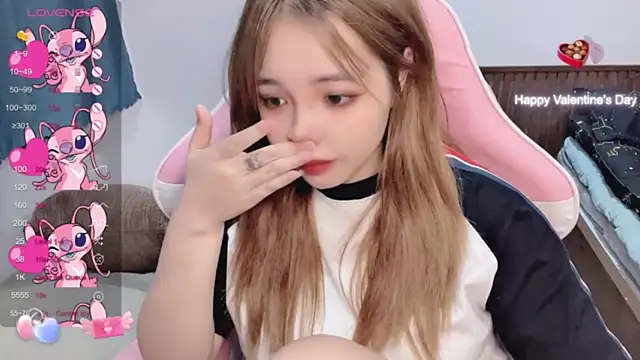 Chouchou-cute nude stripping on cam for live sex video chat