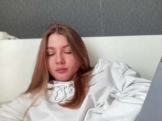 Emiliaxxx nude and sexy before cam for live chat