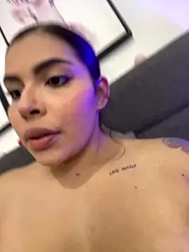 GigiiStone nude stripping on cam for live sex video chat