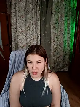 HalloLiza nude stripping on cam for live sex video chat