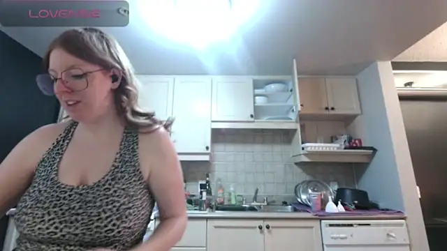 HickeyXo nude stripping on cam for live sex video chat