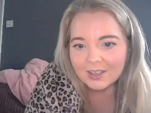 Jessica69G nude stripping on cam for live sex video chat