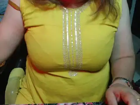 joya_mam nude stripping on cam for live sex video chat