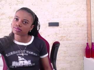 Julianna-Smith nude and sexy before cam for live chat