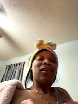 KLoveeee nude stripping on cam for live sex video chat