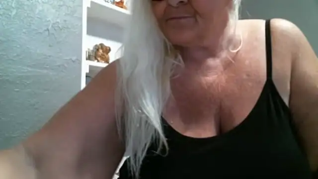 Lady_Kay_Lynn nude stripping on cam for live sex video chat