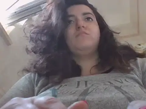LadyMinnie nude stripping on cam for live sex video chat