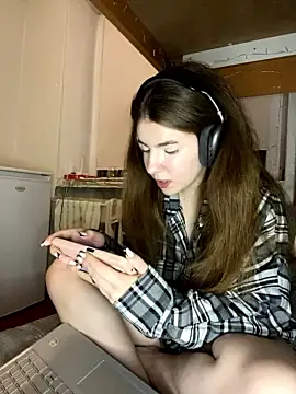 Lucy_Charm nude stripping on cam for live sex video chat