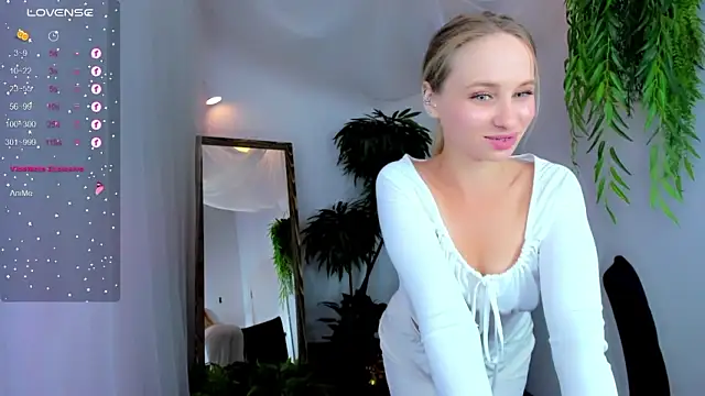 Mad1en nude stripping on cam for live sex video chat