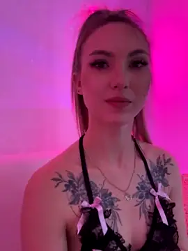MiaMinx nude stripping on cam for live sex video chat
