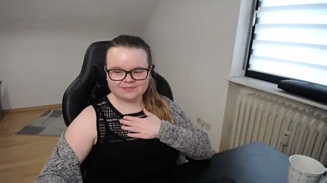 Momo_Morningstar nude stripping on cam for live sex video chat