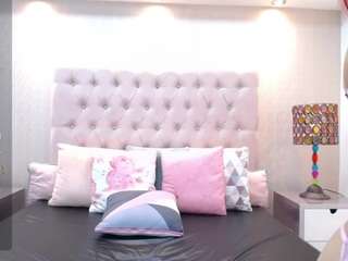 Natty-Queen nude and sexy before cam for live chat