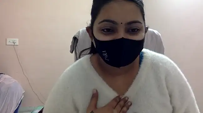 nirahoty nude stripping on cam for live sex video chat