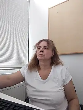 SexyHotSusan nude stripping on cam for live sex video chat