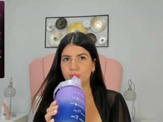 Valeria-Lopez01 nude and sexy before cam for live chat