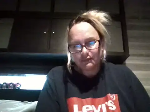 Wifey12345 nude stripping on cam for live sex video chat