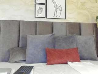 Alice-Vallardy nude and sexy before cam for live chat