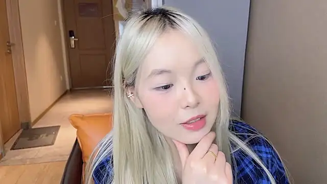 Aliceddd nude stripping on cam for live sex video chat