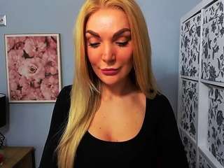 AulloraKiss nude and sexy before cam for live chat