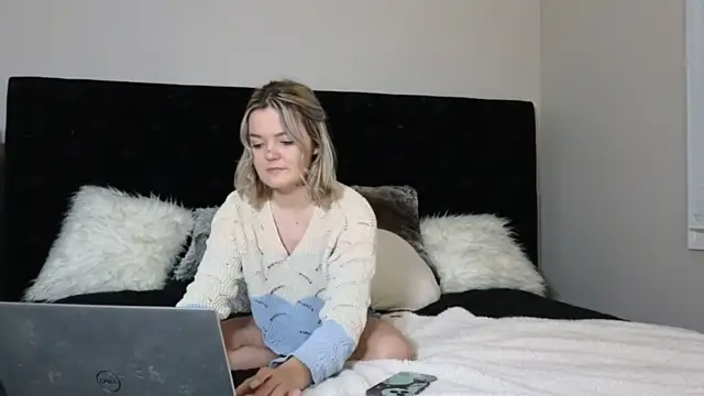 Briinbear nude stripping on cam for live sex video chat