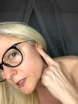 calor69gril nude stripping on cam for live sex video chat